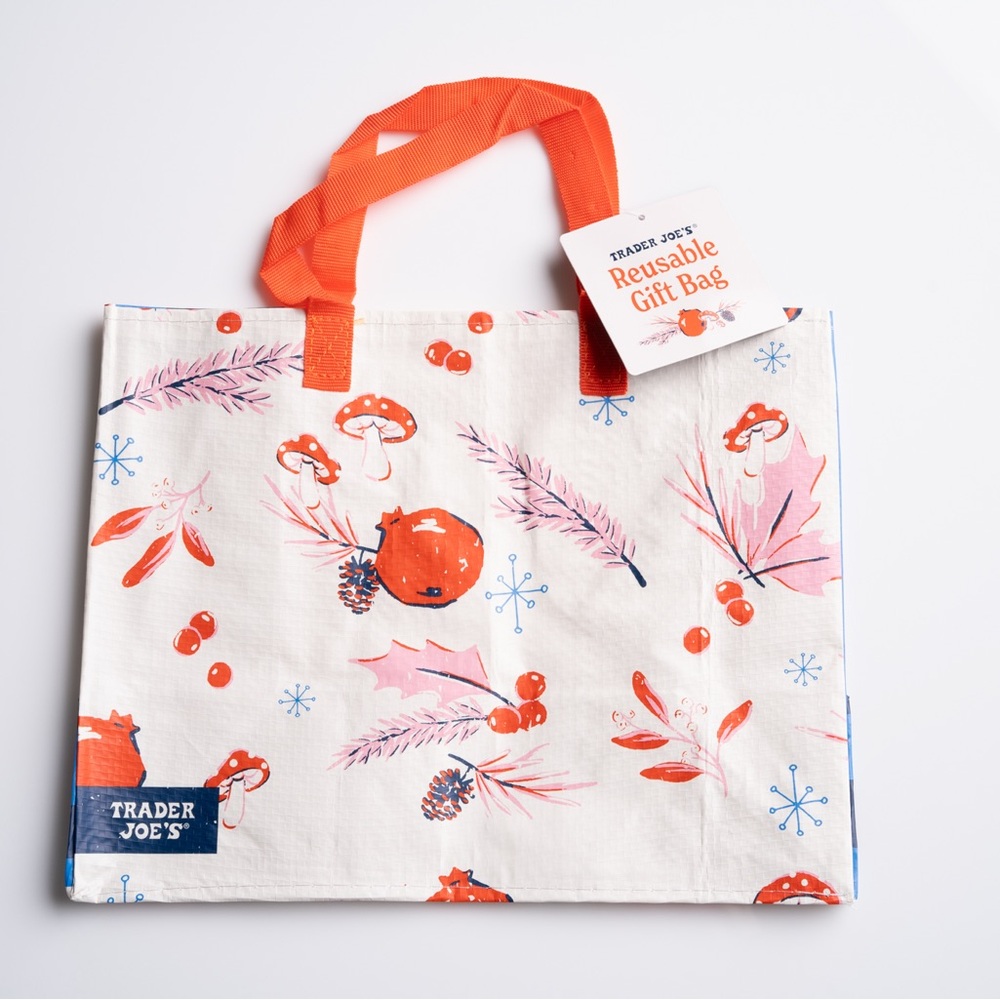 Trader Joe's Reusable Gift Bag Set - Holidays - Picture 4 of 7